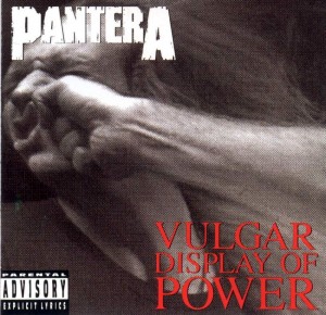 Impressionante arte da capa de "Vulgar Display of Power"