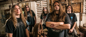 Cannibal Corpse (esq. para dir.): Alex Webster (baixo), Pat O'Brien (guitarra), Rob Barret (guitarra), George Fischer (vocal) e Paul Mazurkiewicz (bateria)