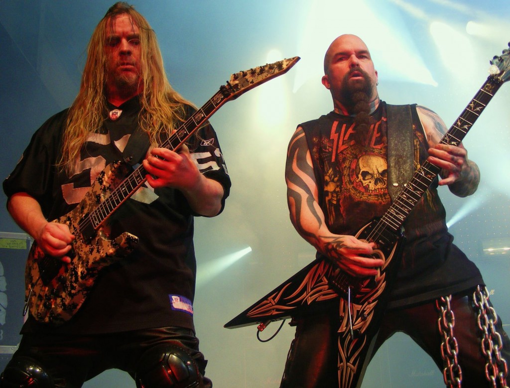 Jeff Hanneman (esq.) e Kerry King (dir.): a força motriz do Slayer