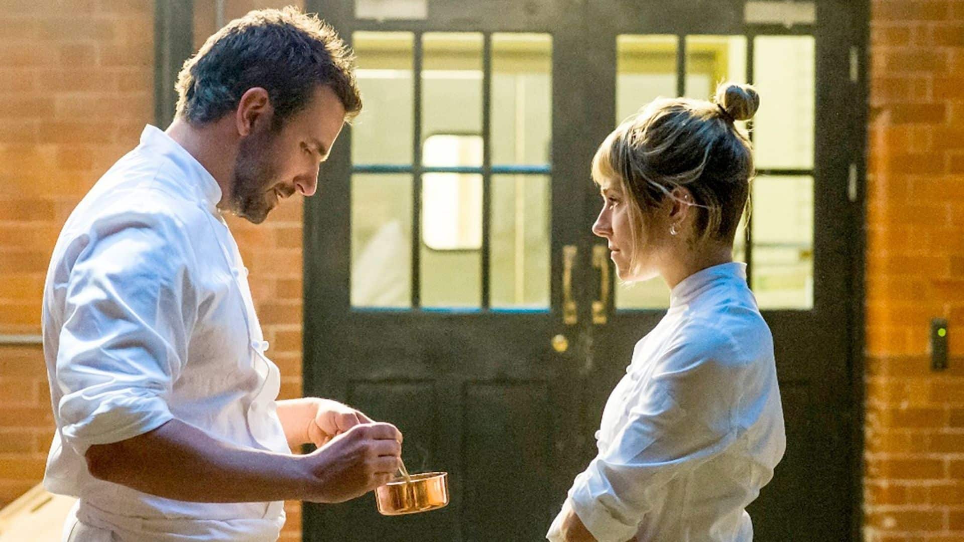bradley cooper e sienna miller em pegando fogo foto reproducao twitter