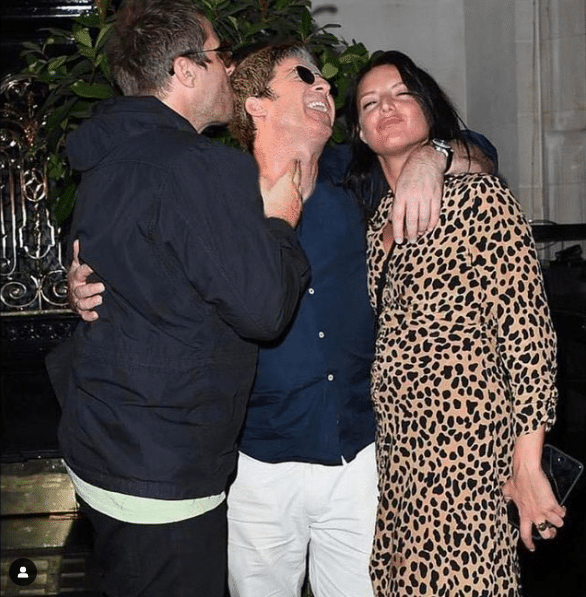 Foto de Liam e Noel Gallagher juntos enlouquece fãs do Oasis no 1° de abril