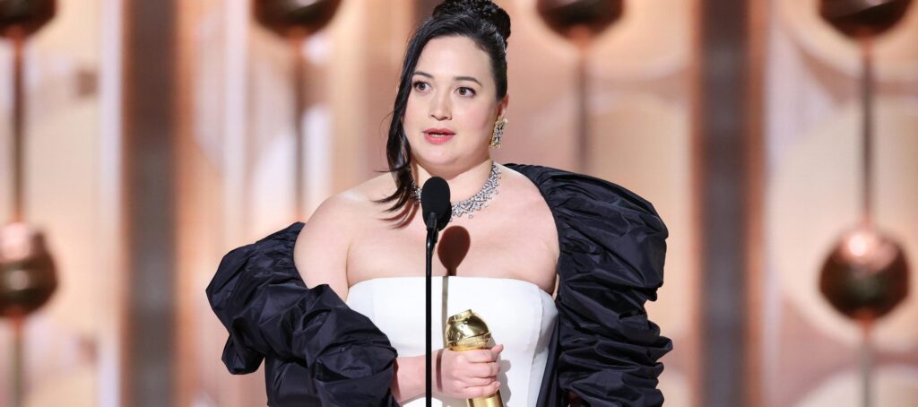 Lily Gladstone é a primeira mulher indígena a vencer o Globo de Ouro